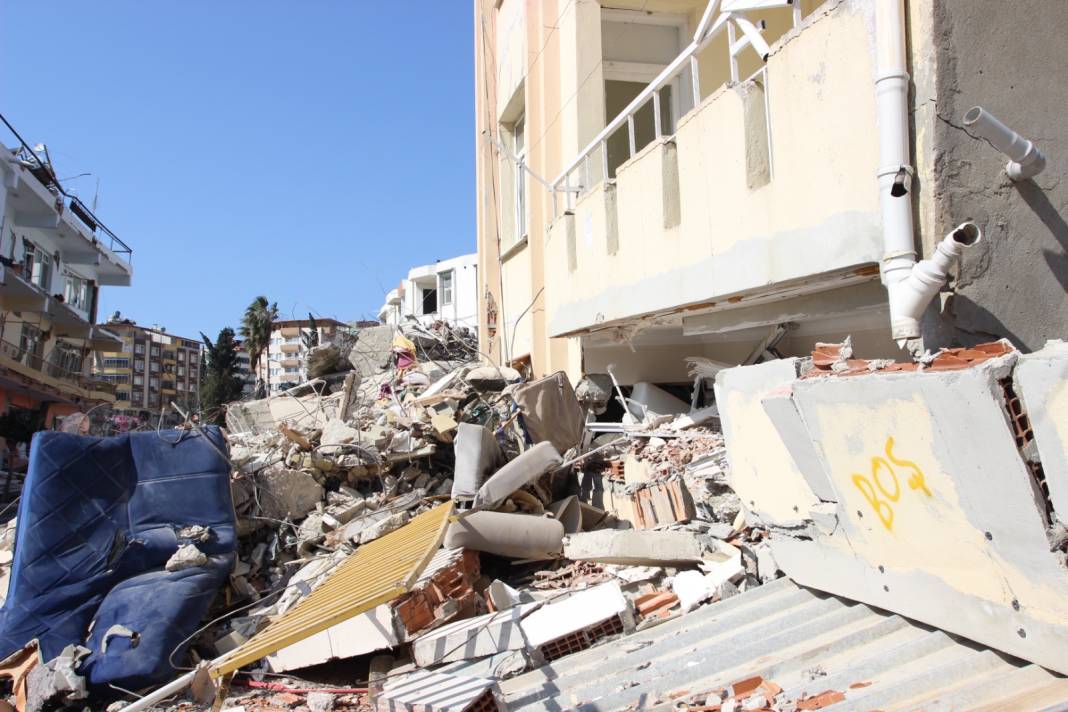 Kısa Dalga fotoğrafladı: İşte Samandağ’da büyük yıkımdan sonraki durum 12